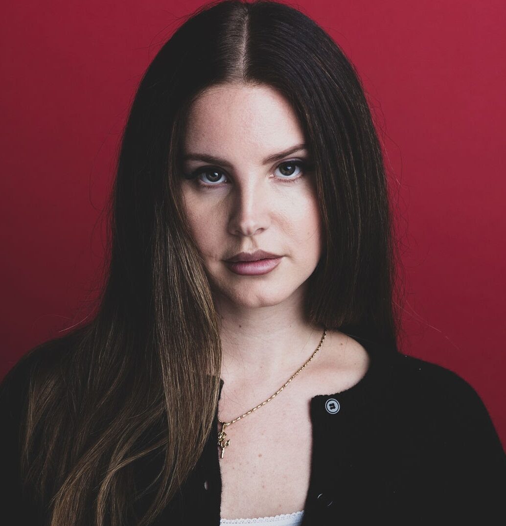 Larissa Lins resenha a tradução brasileira da poesia de Lana Del Rey
